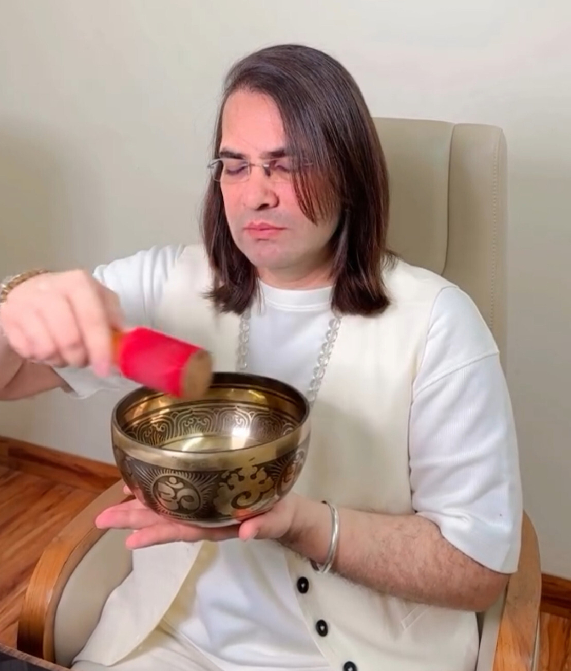 Dinesh Jain – Reiki Grand Master, Aura Reader and Psychic Surgeon